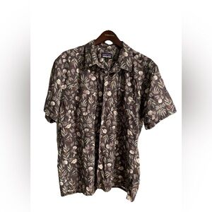 Patagonia Men's Brown Floral Short Sleeve Button-Down Shirt